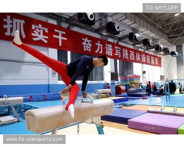体操训练营设置体能与技战术并重课程，体操专项体能训练
